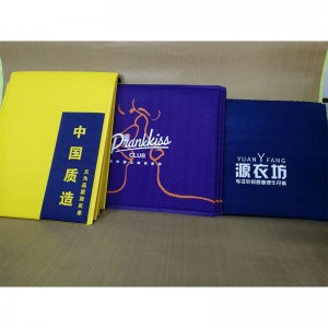 Zelfdichtend eigen logo afdrukken glanzend aluminiumfolie film custom rose goud metallic bubble mailer bags